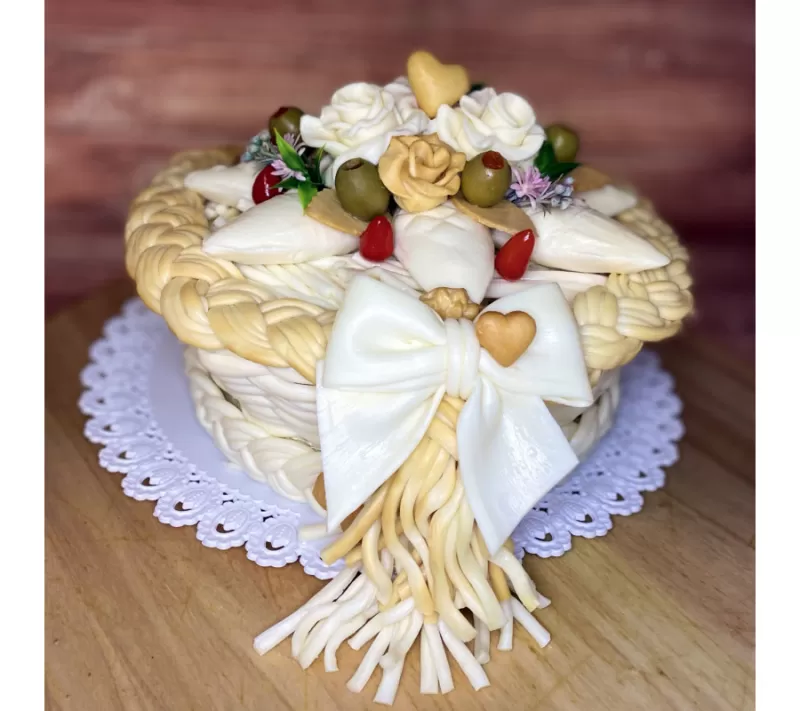 Sýrová ošatka s růžemi