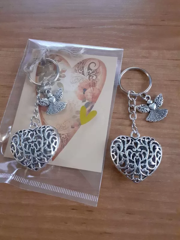 Srdíčko buclaté s přízdobou andílek