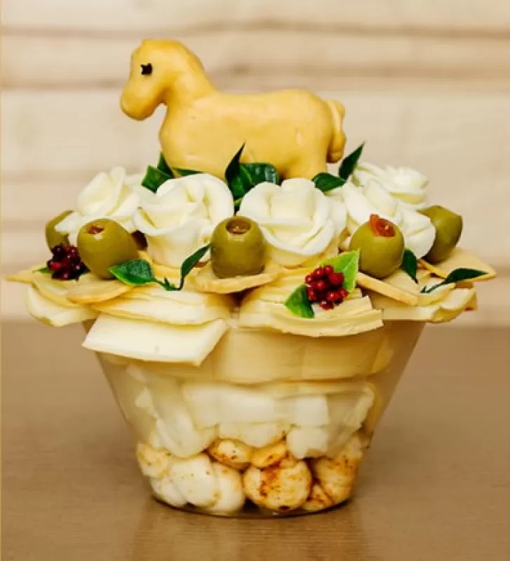 Sýrová kytka s koníkem