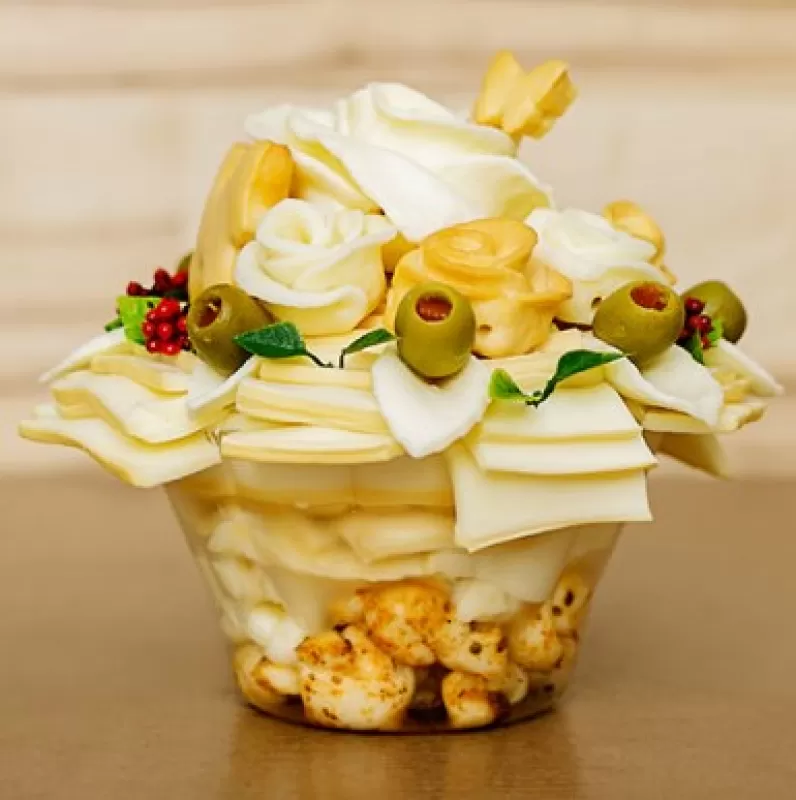 Sýrová kytka s růží