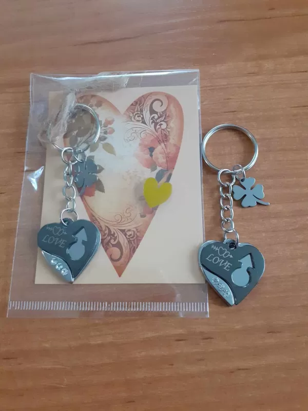 Srdíčko Love šedé s krystalky, přízdoba čtyřlístek stístko